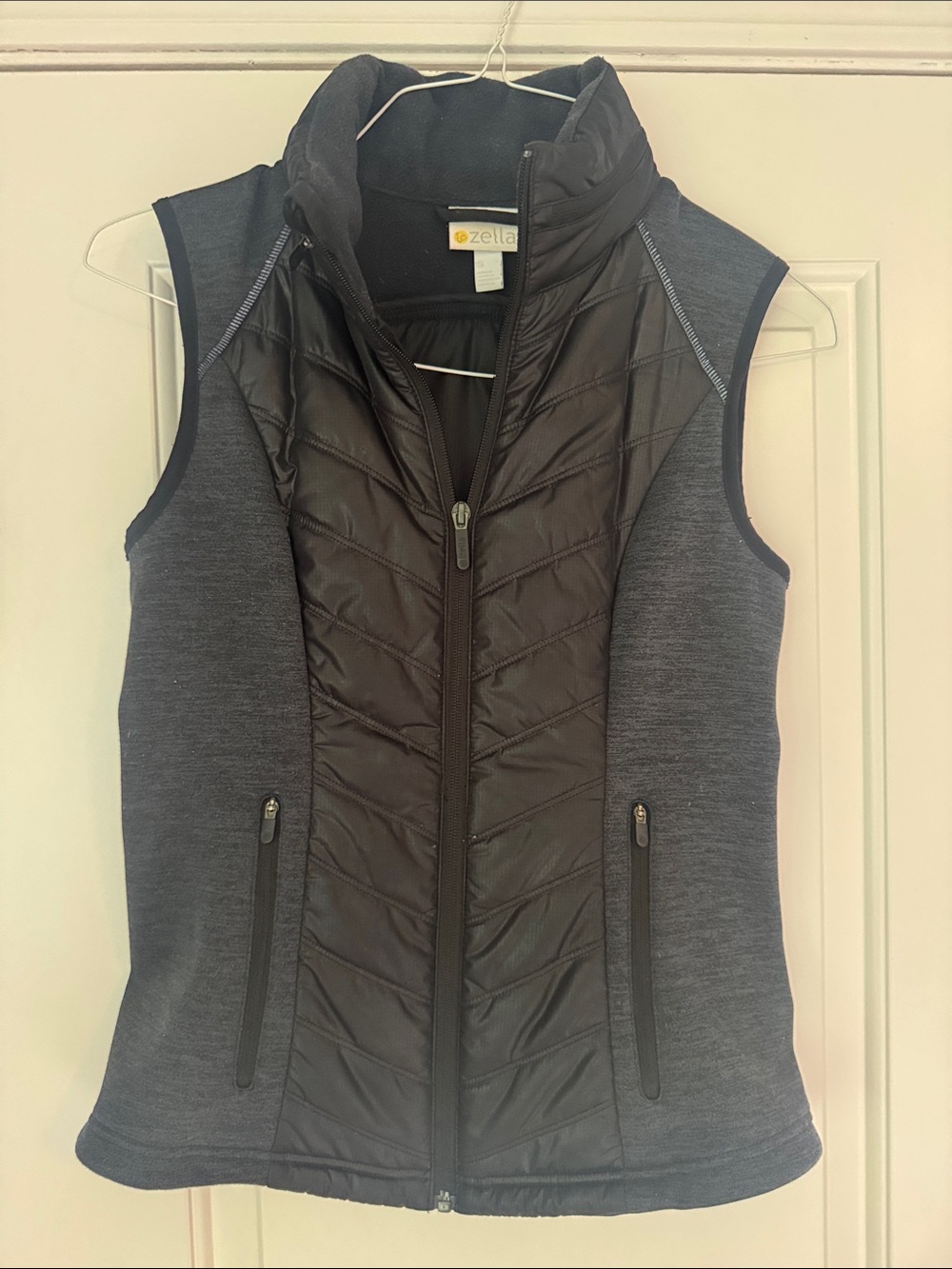 Zella Women's Black and Charcoal Quilted Hybrid Vest